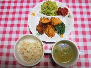 玄米・豆腐の揚げ団子・さわやかキャベツ・わかめスープ