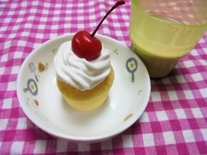 お誕生日カップケーキ・スキムミルクココア
